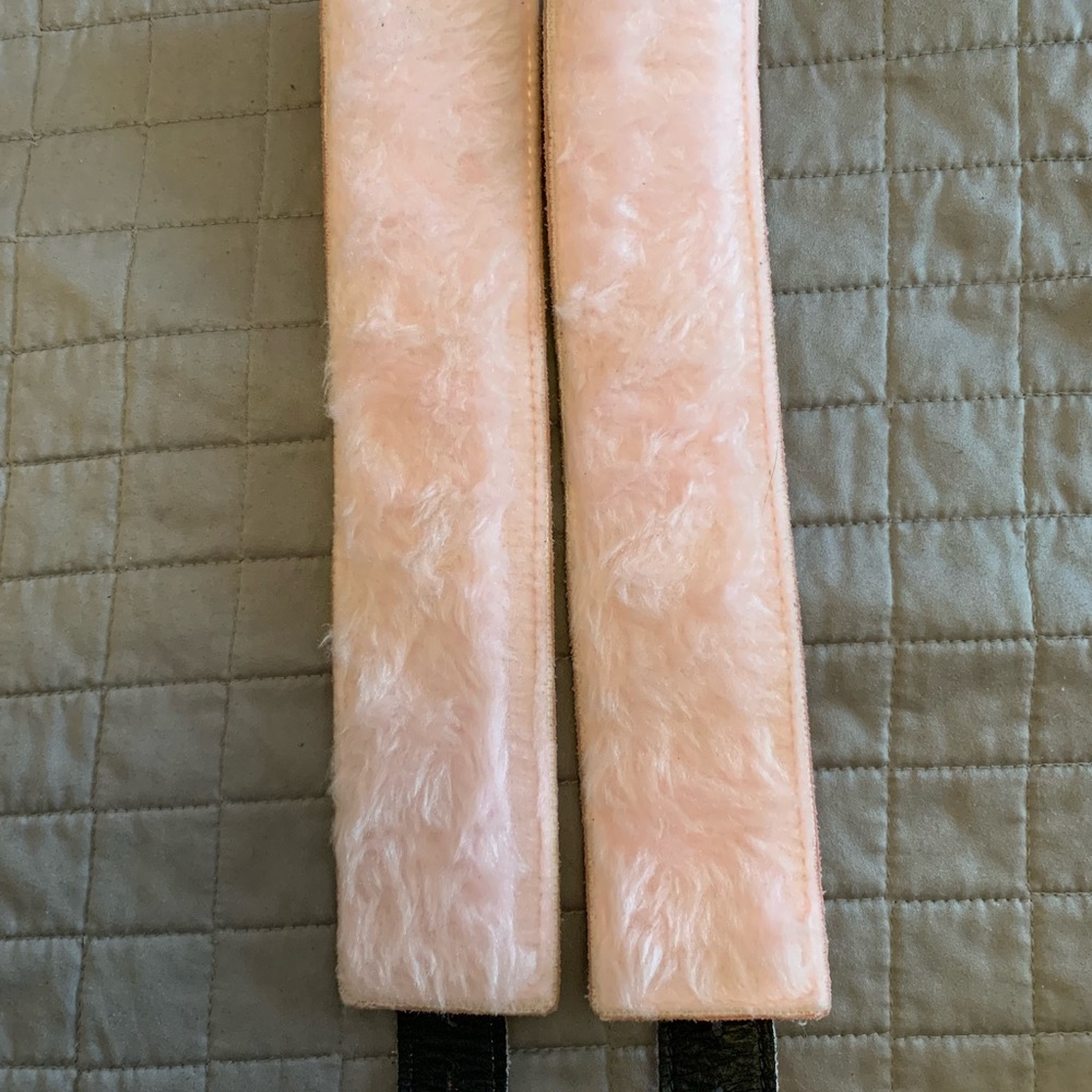 Pink leather furry handcuffs. - Picture 5 of 6